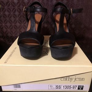 Cathy Jean size 5 black wedges